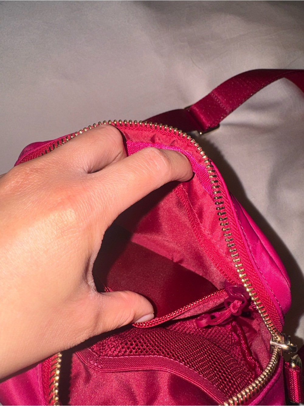 lululemon athletica Everywhere Crossbody Bag Metal Hardware Berry Rumble/GOLD - Picture 11 of 16